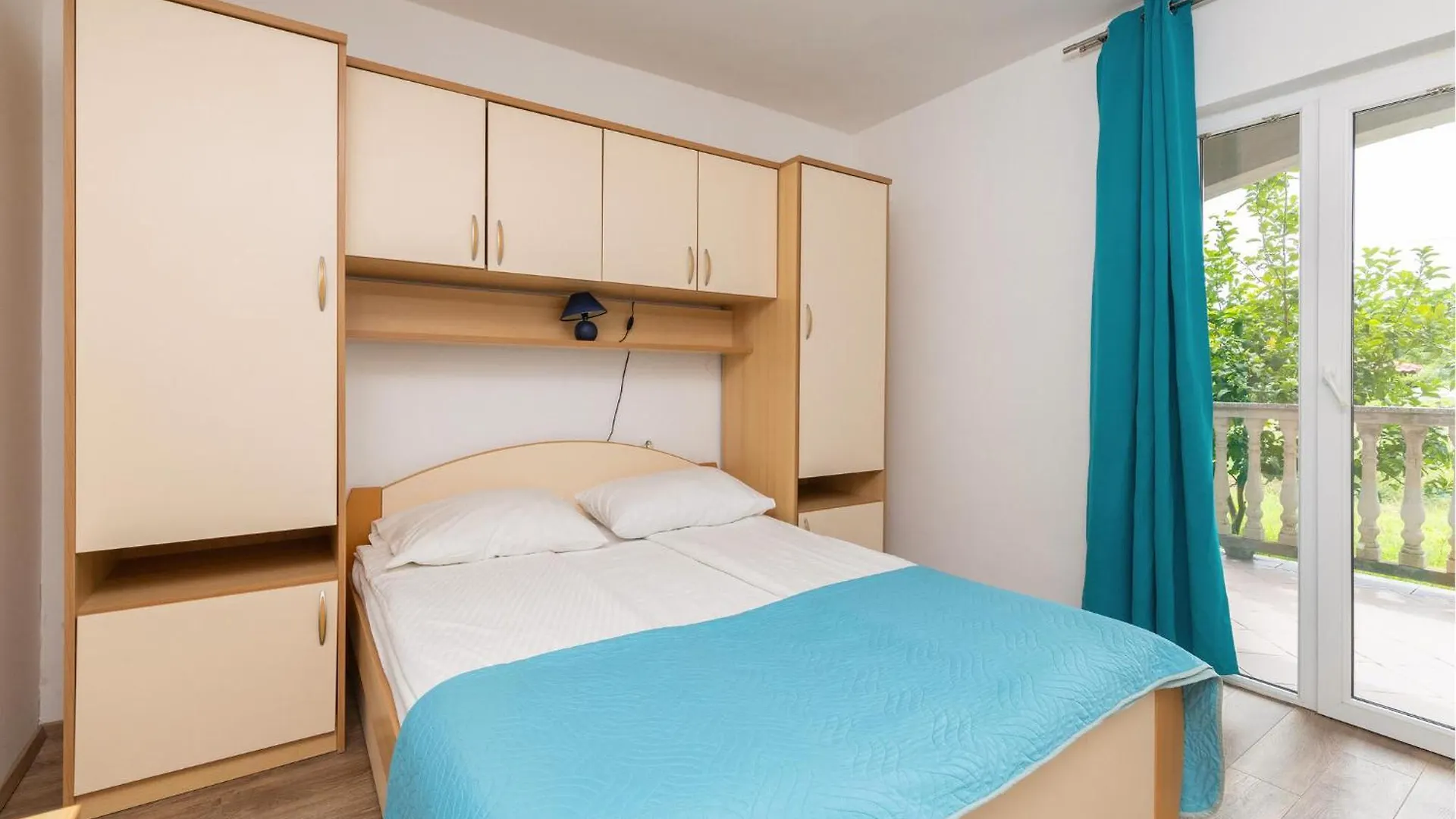 Lovely Apartment In Lopar With Wifi