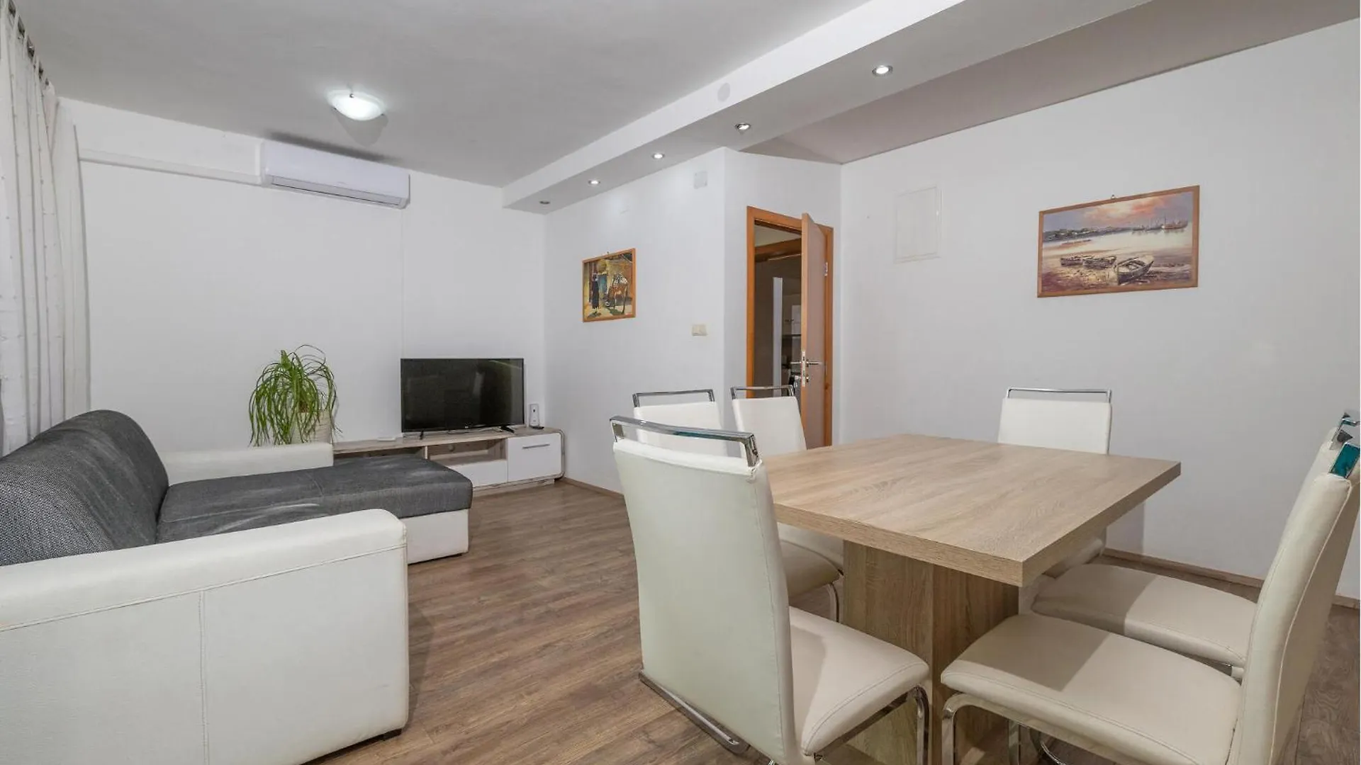 Lovely Apartment In Lopar With Wifi